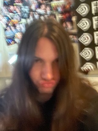 A blurry selfie of Jim in the fbi studio with their hair looking oh so luscious.