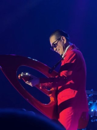 Masayoshi Takanaka with his surfboard guitar