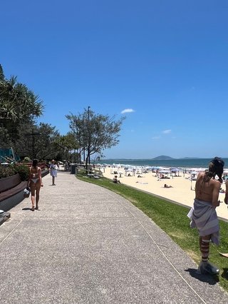 A sunny Australian day at the beach, photo taken from the sidewalk