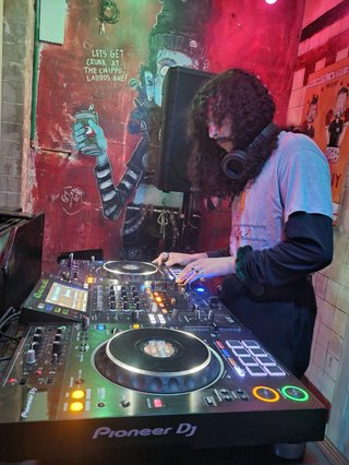 Tommy playing at The Lord Gladestone (Al Jamel Collective)